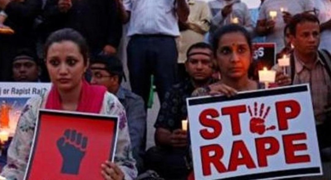ଟ୍ରେନ ଭିତରେ ନାବାଳିକାଙ୍କୁ ଦୁଷ୍କର୍ମ