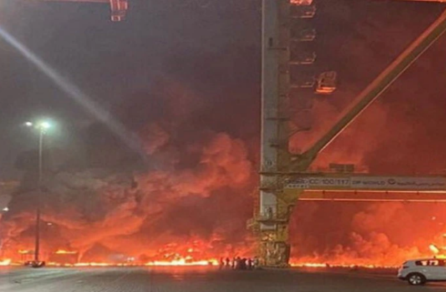 ଜାହାଜ କଣ୍ଟେନରରେ ବିସ୍ଫୋରଣ: ଥରିଲା ଲୋକଙ୍କ କବାଟ ଓ ଝରକା 