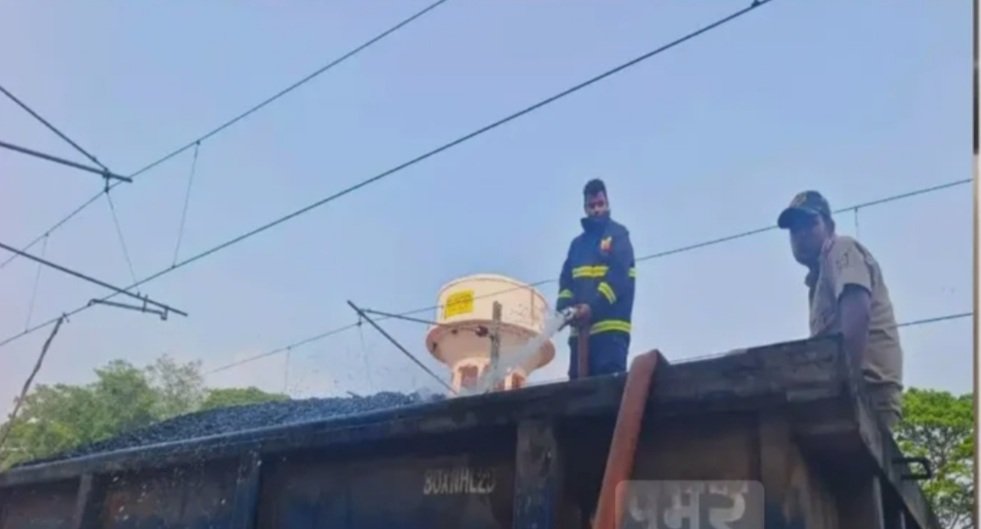 କୋଇଲା ବୋଝେଇ ଟ୍ରେନରରେ ଲାଗିଲା ନିଆଁ