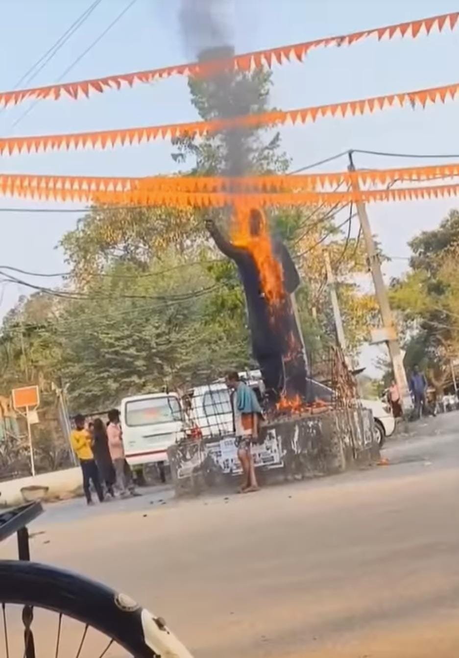 ପାଟଣାଗଡ଼଼ରେ ଦୁର୍ବୁତ୍ତ ଜାଳିଦେଲେ ବିଜୁବାବୁଙ୍କ ପ୍ରତିମୂର୍ତ୍ତି 