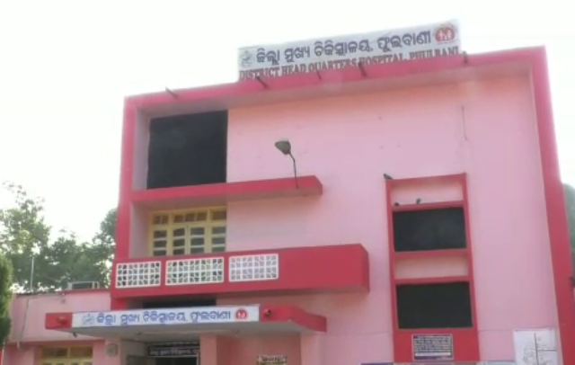 ଦୁର୍ଘଟଣାରେ ଚାଲିଗଲା ବାପାଙ୍କ ଜୀବନ, ଡାକ୍ତରଖାନାରେ ମୃତ୍ୟୁ ସହ ସଂଗ୍ରାମ କରୁଛି ପୁଅ