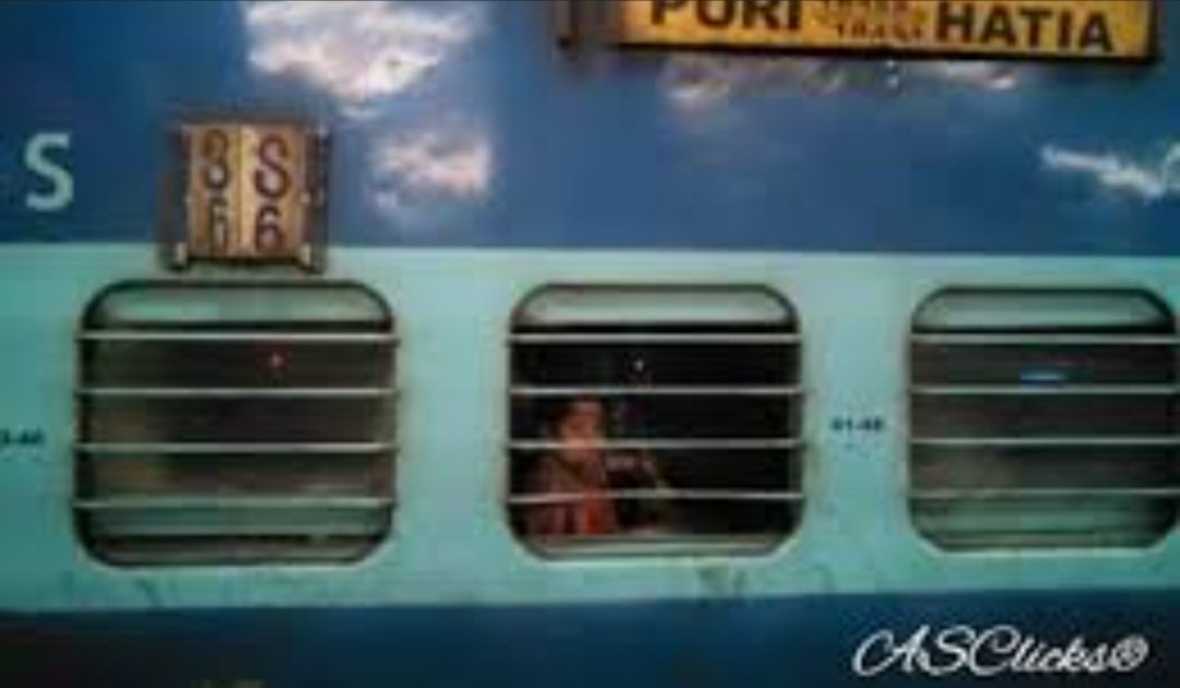  ଏହି ଏକ୍ସପ୍ରେସକୁ ପଥର ମାଡ