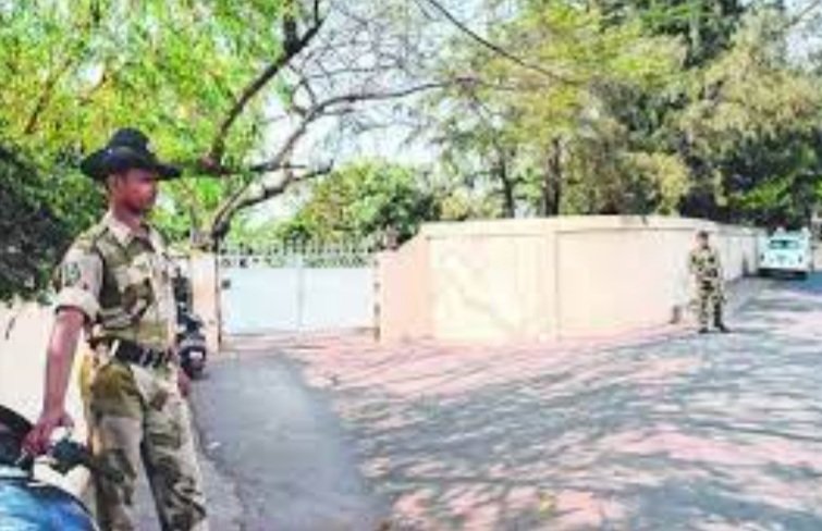 ନବୀନ ନିବାସ ଆଗରେ କିରାସିନି ଢାଳି ଆତ୍ମହୁତି ଉଦ୍ୟମ