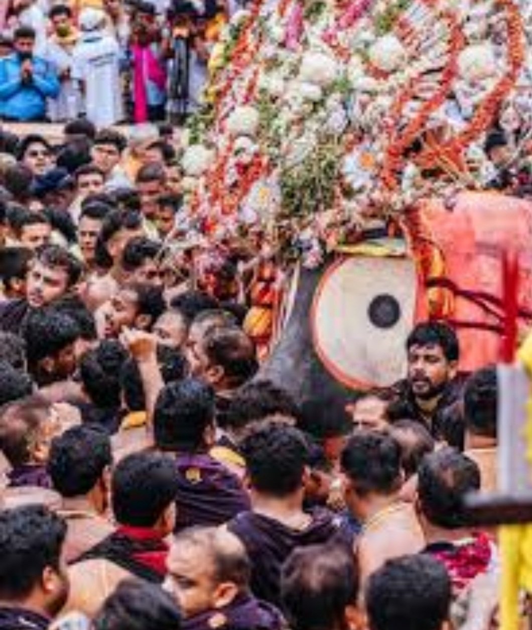 ଝୁଲିଝୁଲି ରଥରେ ବିଜେ କରୁଛନ୍ତି ବ୍ରହ୍ମାଣ୍ଡ ଠାକୁର