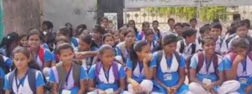 ଶିକ୍ଷକଙ୍କ ବଦଳି ବାତିଲ ନେଇ ଛାତ୍ରଛାତ୍ରୀଙ୍କ ଆନ୍ଦୋଳନ