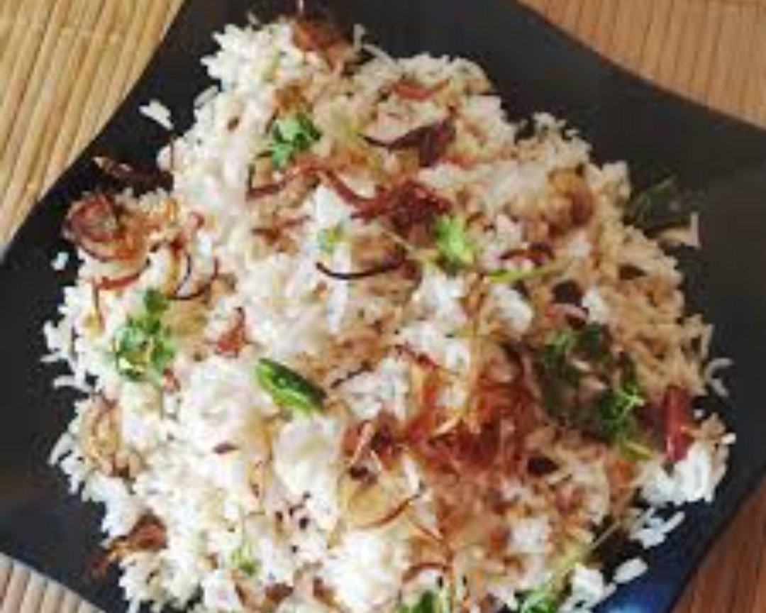 ବାସି ଭାତ ଖାଇଲେ ମିଳିଥାଏ ଏହି ଲାଭ