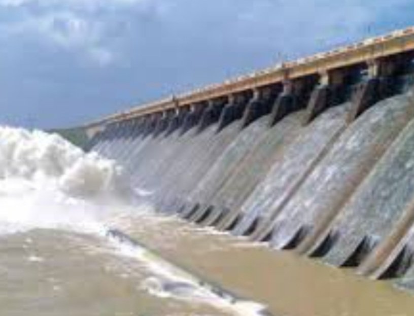 ହୀରାକୁଦରୁ ୬ ଫାଟକ ଖୋଲାଯାଇ ନିଷ୍କାସିତ ହେଉଛି ବନ୍ୟାଜଳ