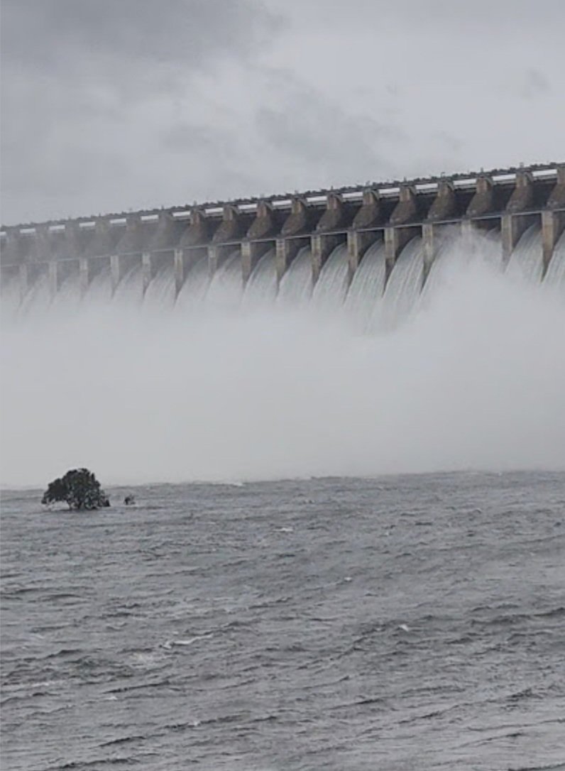  ଫୁଲୁଛି ଜଳ ଭଣ୍ଡାର, ହୀରାକୁଦ ଖୋଲିଲା ୨୪ଟି ଫାଟକ