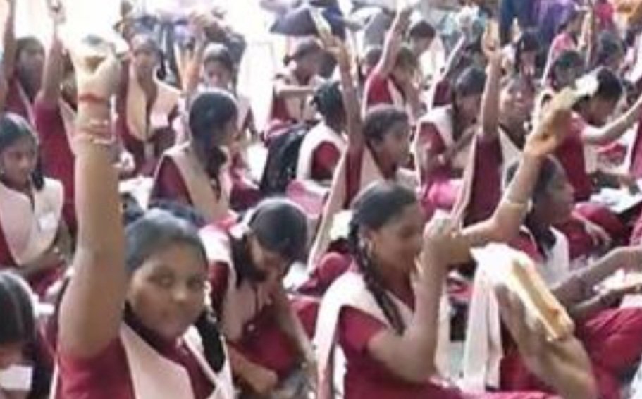 ଶିକ୍ଷକ ଶିକ୍ଷୟିତ୍ରୀ ବଦଳି ଓ ନିଯୁକ୍ତି ନେଇ ନୀତି ପ୍ରସ୍ତୁତ, ନିୟମାବଳୀ ବିଷୟରେ ଜାଣନ୍ତୁ.....