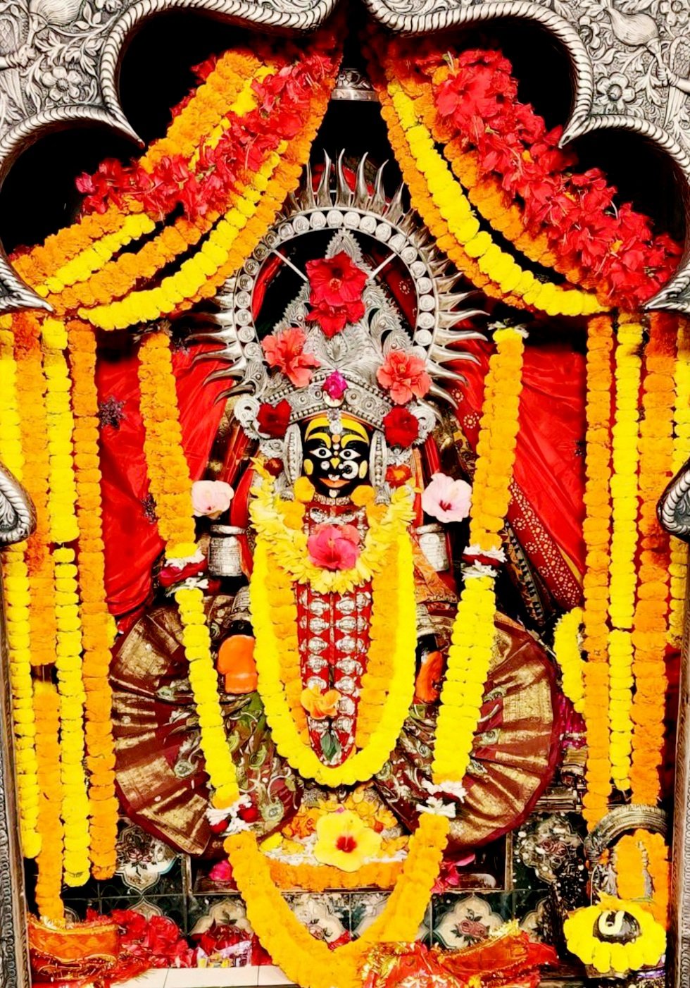 ନବରାତ୍ର ପୂଜା ଆରମ୍ଭ: ପ୍ରଥମ ଦିନରେ ଶ୍ରଦ୍ଧାଳୁଙ୍କୁ ଶୈଳପୁତ୍ରୀ ବେଶରେ ଦର୍ଶନ ଦେବେ ମା 