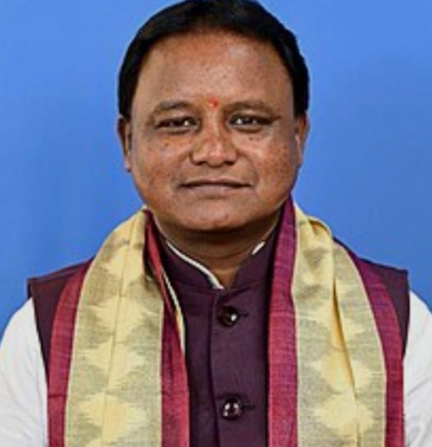 ମୁଖ୍ୟମନ୍ତ୍ରୀ ମୋହନ ଚରଣ ମାଝୀ ପିନ୍ଧିଲେ ସମ୍ବଲପୁରୀ ବସ୍ତ୍ର