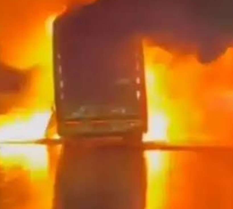 ନିଆଁ ଲାଗି ଜଳିଗଲା ବସ୍, ୨୦ ମୃତ