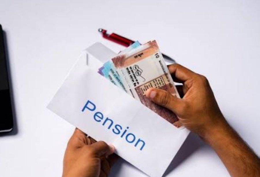  ମିଳିପାରୁନାହିଁ ନ୍ୟାୟ, ୩୩ ଟଙ୍କାର ମାସିକିଆ ପେନ୍‌ସନ ପାଇବାକୁ ୫୦ ବର୍ଷ  ହେଲା ଦୌଡୁଛନ୍ତି ମହିଳା 