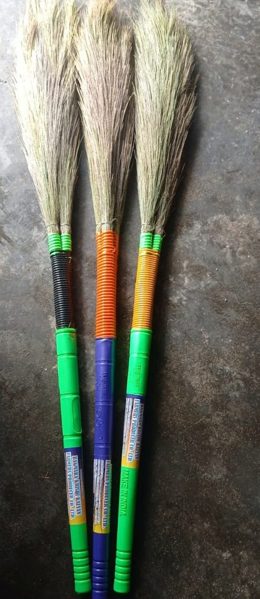  ଘରେ ଝାଡୁକୁ ରଖିବେ କିପରି ଜାଣନ୍ତୁ....