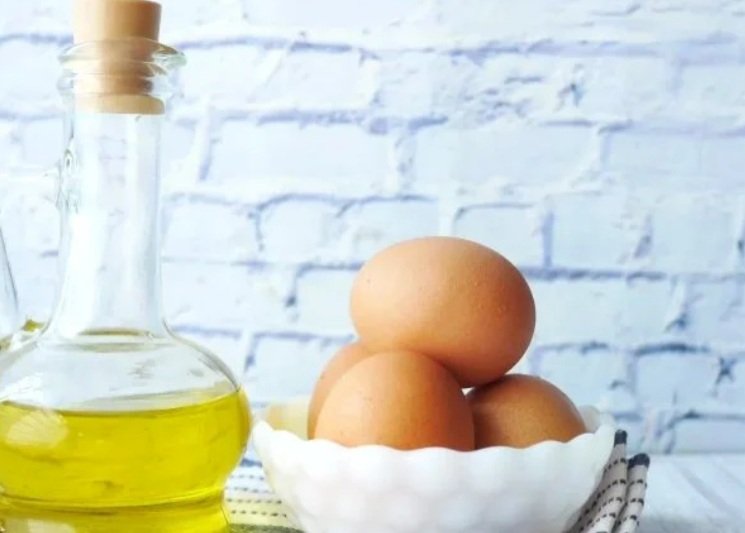 ବାଳ ପାଇଁ ଅତ୍ୟନ୍ତ ଲାଭଦାୟକ ଅଣ୍ଡା ତେଲ 