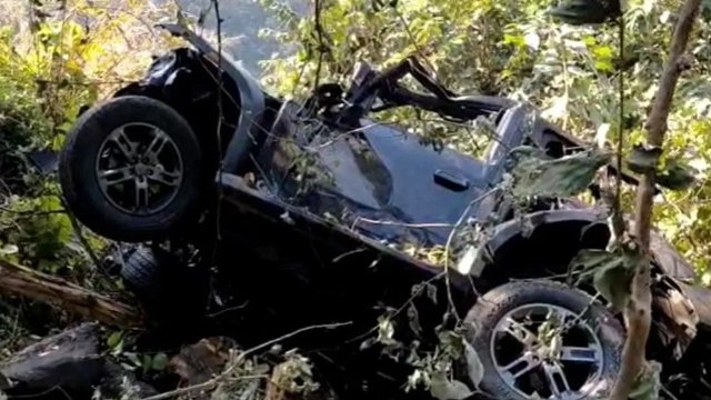 ୪୦୦ ଫୁଟ ଘାଟିରେ ଖସିପଡିଲା ଗାଡ଼ି, ୬ ମୃତ