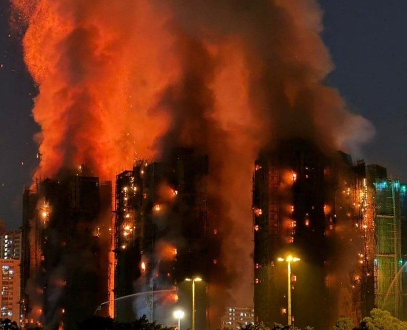 ଚାହୁଁଚାହୁଁ ଜଳିଲା ୭ ଅଟ୍ଟାଳିକା, ଚାଲିଗଲା ୪୪ ଜୀବନ