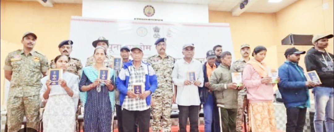 ଆତ୍ମସମର୍ପଣ କଲେ ୧୦ହାର୍ଡକୋର ମାଓବାଦୀ 