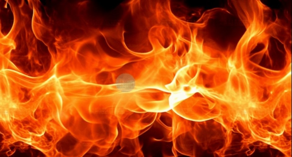 ହୁତୁହୁତୁ ହୋଇ ଜଳିଗଲା ପଲିଥିନ କାରଖାନା