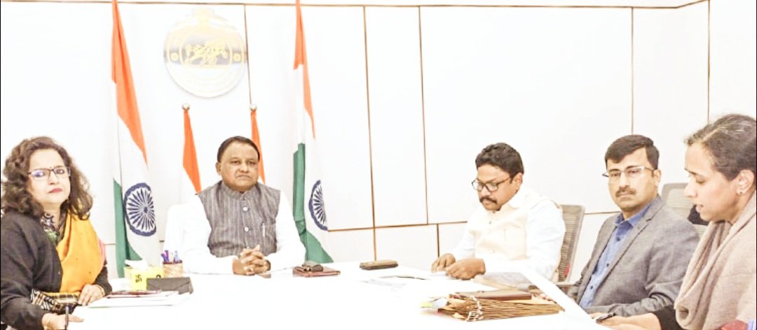 ମୁଖ୍ୟମନ୍ତ୍ରୀଙ୍କ ନିର୍ଦ୍ଦେଶ: ଆୟୁଷ ଡାକ୍ତରମାନେ କୌଣସି ଏଲୋପାଥିକ ଔଷଧ ପ୍ରେସକ୍ରାଇବ କରିବେ ନାହିଁ