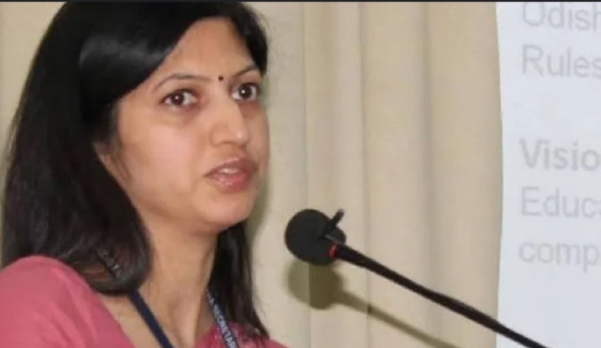 ଉଷା ପାଢ଼ୀଙ୍କ ସହ ଏହି ୪ଅଧିକାରୀଙ୍କ ବିରୋଧରେ ଅଦାଲତ ଅବମାନନା: ହାଜର କରାଇବା ପାଇଁ ପୁଲିସ କମିସନରଙ୍କୁ ନିର୍ଦେଶ