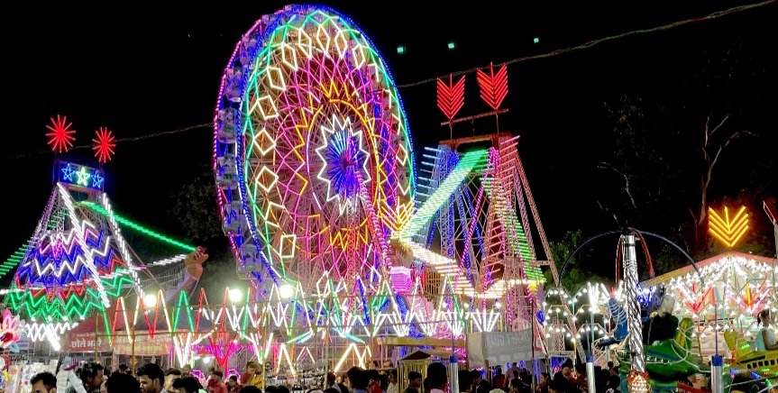   ଖଣ୍ଡଗିରି ଯାତ୍ରାରେ ଅଶ୍ଳୀଳ ନୃତ୍ୟ କଲେ ବନ୍ଧାହେବେ କଳାକାର