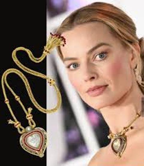 ହଲିଉଡ ଅଭିନେତ୍ରୀଙ୍କ ବେକରେ ନୂରଜହାଁଙ୍କ ହାର