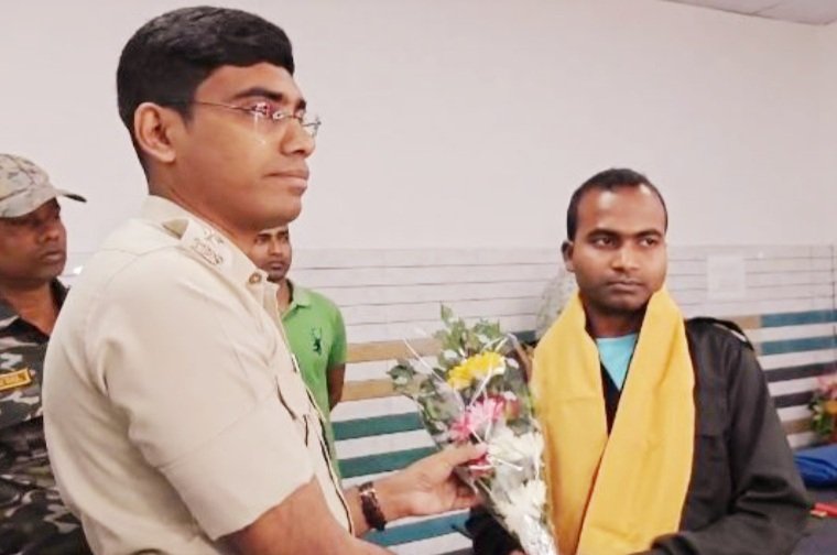 ଛତିଶଗଡ ମାଓ ସଂଗଠନର ହାର୍ଡକୋର ମାଓବାଦୀ କଲା ଆତ୍ମସମର୍ପଣ