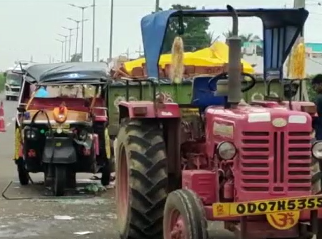 ଅଟୋ-ଟ୍ରାକ୍ଟର ଧକ୍କା: ୫ ଗୁରୁତର