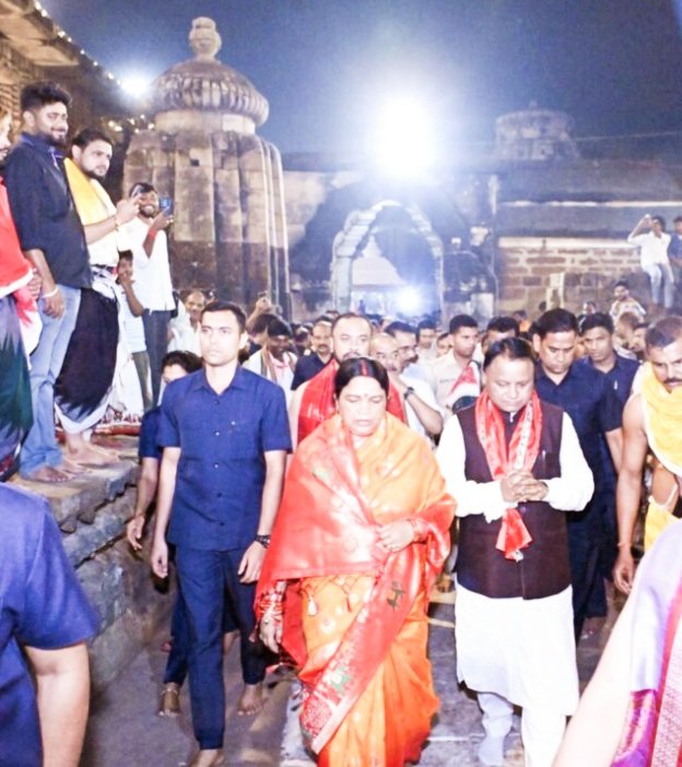 ପ୍ରଭୁ ଲିଙ୍ଗରାଜଙ୍କ ସମସ୍ତ ନିତିକାନ୍ତି ସୁରୁଖୁରୁରେ ଶେଷ କରିଥିବାରୁ ସେବାୟତଙ୍କୁ ମୁଖ୍ୟମନ୍ତ୍ରୀ ଦେଲେ ଧନ୍ୟବାଦ 