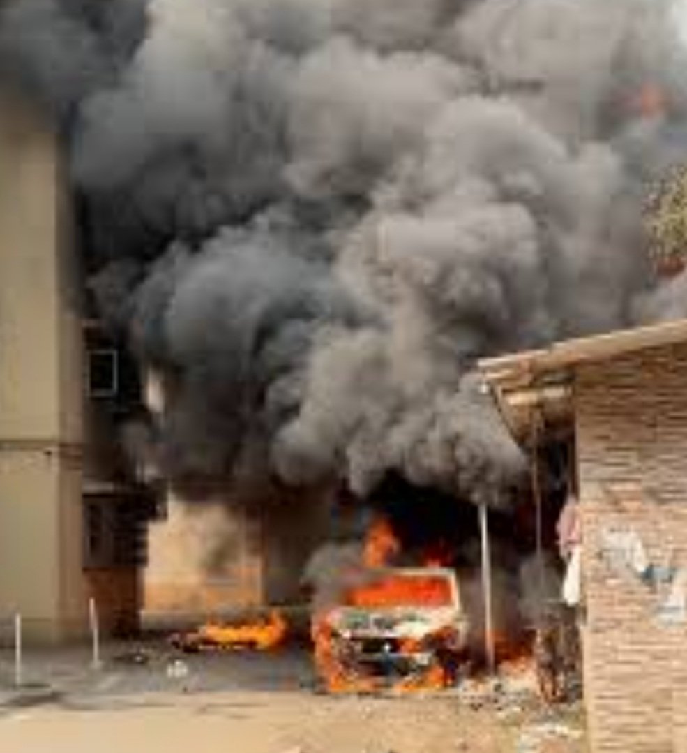 କାରରେ ନିଆଁ ଲାଗି ଭୟାବହ ଅଗ୍ନିକାଣ୍ଡ