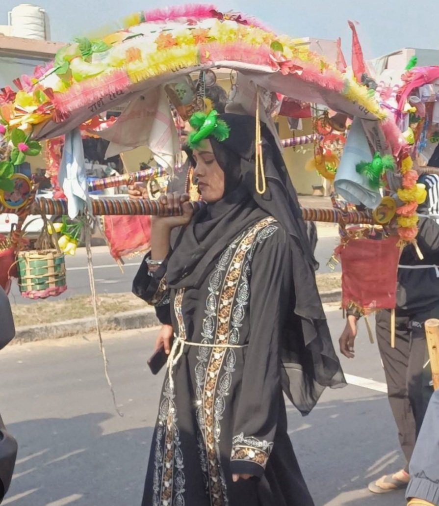 ମହାଶିବରାତ୍ରୀରେ ପବିତ୍ର ଗଙ୍ଗାଜଳ ସହ ବୋଲବୋମ୍‌ ଯାତ୍ରା କଲେ ମୁସଲିମ ଯୁବତୀ