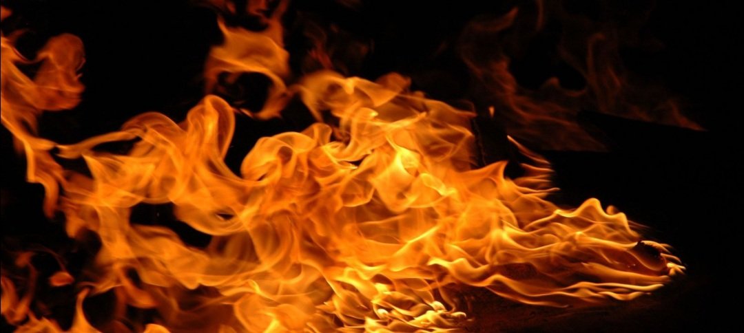 ଭୟାବହ ଅଗ୍ନିକାଣ୍ଡ: ଲକ୍ଷାଧିକ ଟଙ୍କାର କପଡା ଜଳି ପୋଡ଼ି ପାଉଁଶ