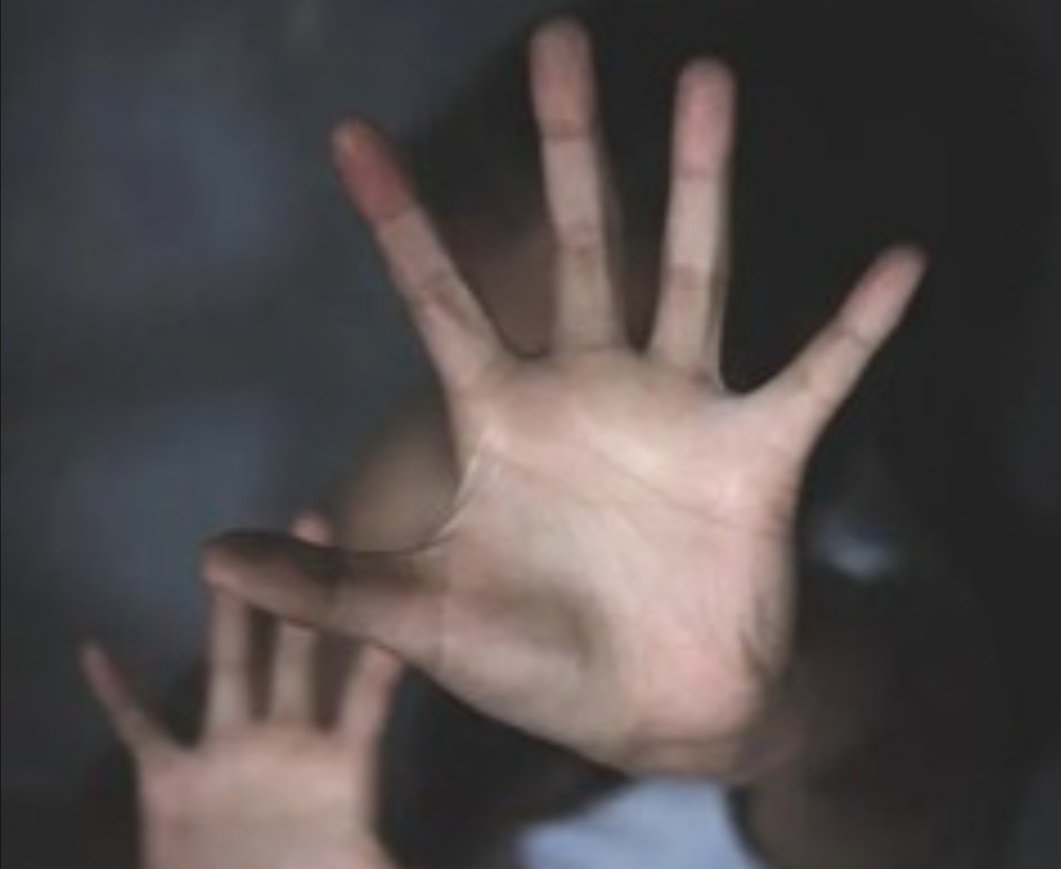 ପୁରୁଷ ବନ୍ଧୁଙ୍କ ଆଗରେ ଯୁବତୀଙ୍କ କପଡ଼ା ଚିରି ଉଲ୍ଲଗ୍ନ କଲେ ଅଭିଯୁକ୍ତ 