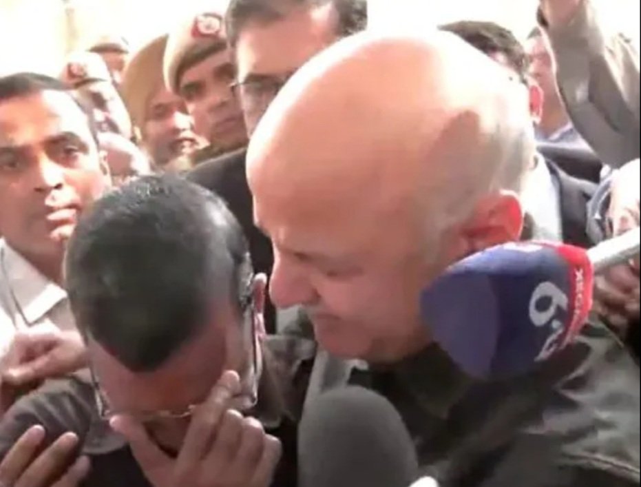 ଭାବବିହ୍ୱଳ ହୋଇ କାନ୍ଦି ପକାଇଲେ କେଜରିୱାଲ