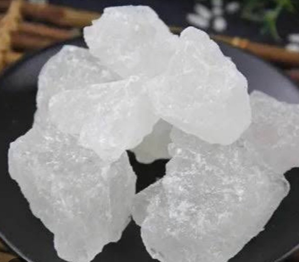 ନିୟମିତ ମିଶ୍ରି ଖାଇଲେ ଦୃଷ୍ଟିଶକ୍ତିଜନିତ ସମସ୍ୟା କମିଥାଏ 