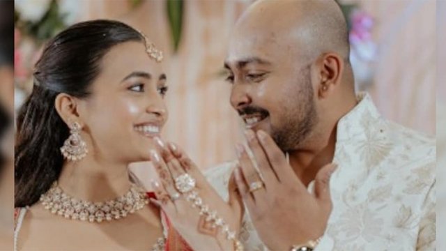 ପୃଥ୍ୱୀ ଶ’-ଆକୃତିଙ୍କ ନିର୍ବନ୍ଧ ଫଟୋ ସେୟାର