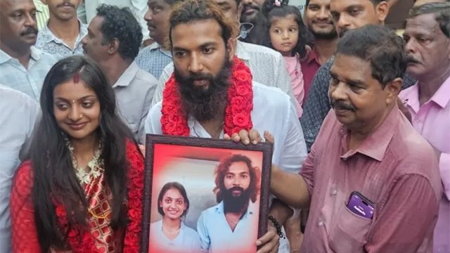 ପ୍ରେମିକ ଫରହାନଙ୍କ ସହ ମୋନାଲିସା କେରଳ ପୁଲିସର ଦ୍ୱାରସ୍ଥ