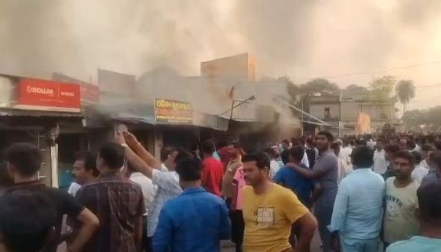 ଗ୍ୟାସ ଟାଙ୍କି ଫାଟି ଜଳିଗଲା ୧୦ ଦୋକାନ