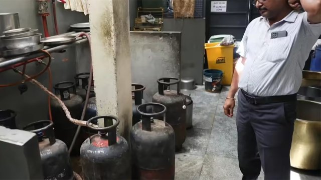 ରନ୍ଧନଗ୍ୟାସ୍ ଅଭାବ: ମେନ୍ୟୁ କାଟ୍ ଛାଟ୍