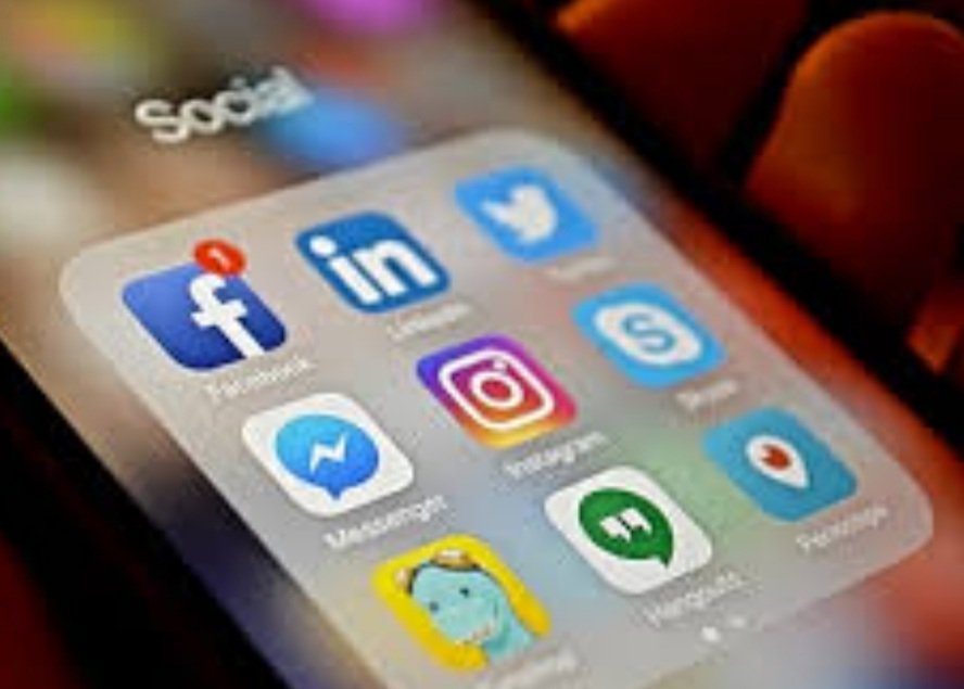 ସୋସିଆଲ ମିଡିଆ ବ୍ୟବହାର ପାଇଁ ବାଧ୍ୟତାମୂଳକ ହେବ କେଓ୍ବାଇସି