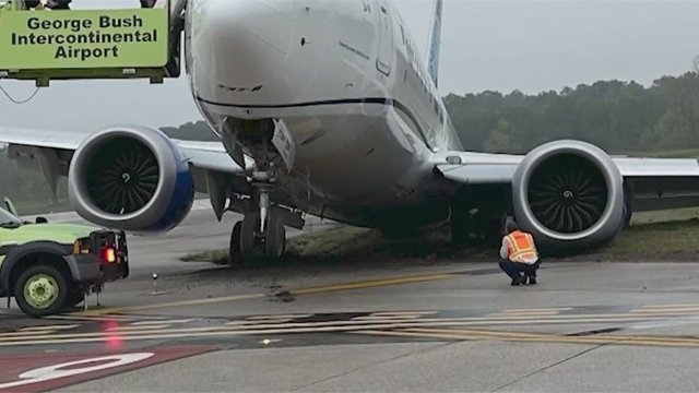 ପୁଣି ଏମରଜେନ୍ସିଂ ଲ୍ୟାଣ୍ଡ କଲା ବିମାନ