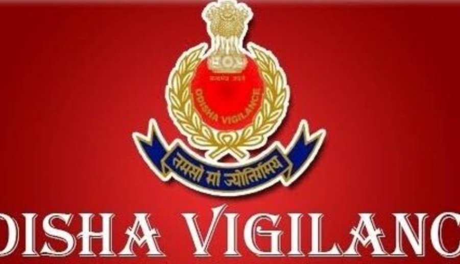 ଭିଜିଲାନ୍ସ ଜାଲରେ ଖଣ୍ଡପଡ଼ା ସବ-ଟ୍ରେଜେରୀ କର୍ମଚାରୀ 