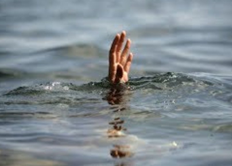 ରିଲସ୍ କରିବା ବେଳେ ଭାସିଗଲେ ଯୁବକ