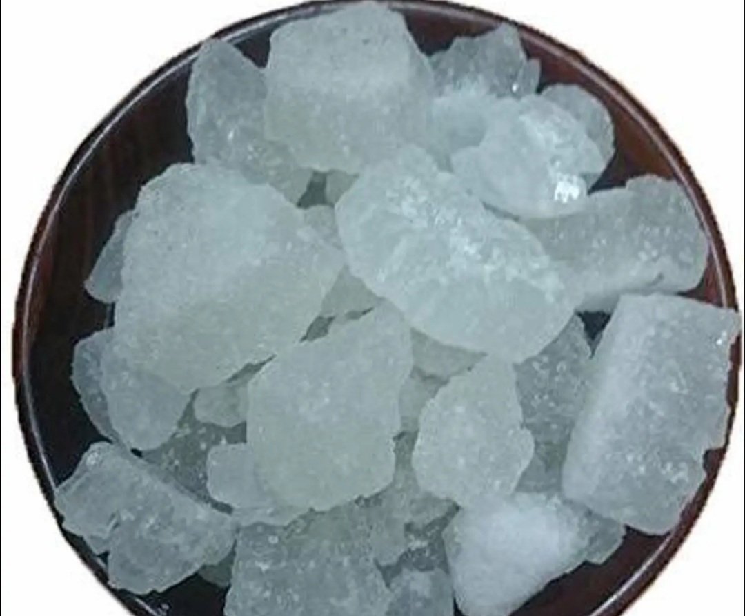 ଉଷୁମ କ୍ଷୀରରେ ମିଶ୍ରି ମିଶାଇ ପିଅନ୍ତୁ, ମିଳିବ ଲାଭ