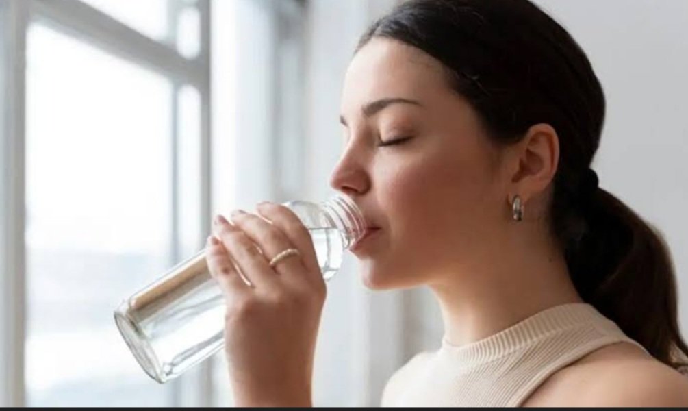 ଅତ୍ୟଧିକ ପାଣି ପିଇଲେ ହୋଇଥାଏ ଏହି ଅସୁବିଧା 