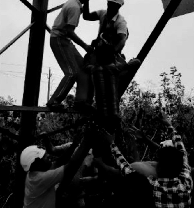 ୩୩ କେଭି ବିଦ୍ୟୁତ୍ ଖୁଣ୍ଟରେ ଚଢିଗଲେ ଯୁବକ