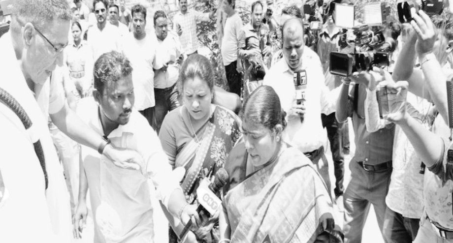 ବାଲିଅନ୍ତାରେ ଯୁବକଙ୍କୁ ହତ୍ୟା କରାଯାଇଥିବା ସ୍ଥଳ ପରିଦର୍ଶନ କଲେ ରାଜ୍ୟ ମହିଳା କମିଶନ ଅଧ୍ୟକ୍ଷା