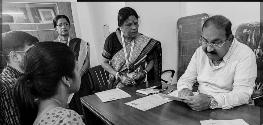 ଜୟନାରାୟଣ ମିଶ୍ରଙ୍କ  ଘରେ ଭୋଟର ତାଲିକା ଯାଞ୍ଚ 