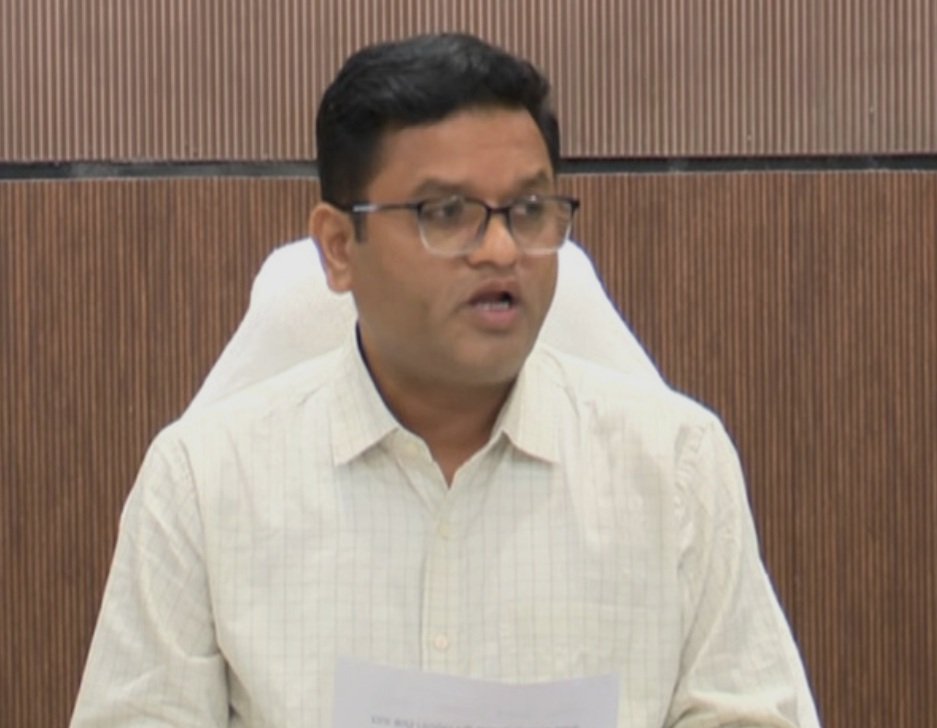ଛାତ୍ରଛାତ୍ରୀଙ୍କୁ ସମ୍ପୂର୍ଣ୍ଣ ତ୍ରୁଟିଶୂନ୍ୟ ପାଠ୍ୟପୁସ୍ତକ ଯୋଗାଇ ଦେବାକୁ ସରକାର ପ୍ରତିଶ୍ରୁତିବଦ୍ଧ: ଗଣଶିକ୍ଷା ବିଭାଗ ସଚିବ  